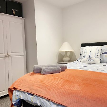 New Family Apartment Walking Distance To The Beach ボーンマス エクステリア 写真