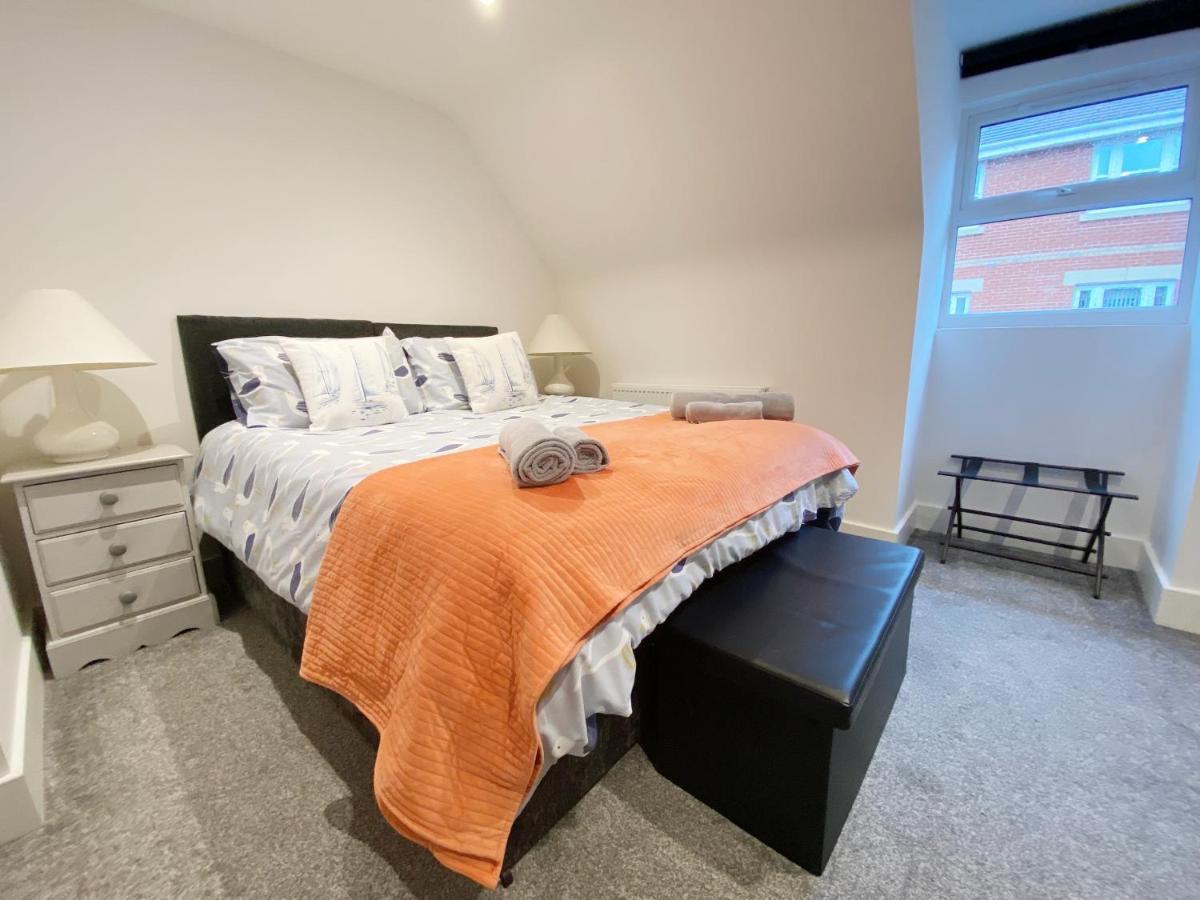 New Family Apartment Walking Distance To The Beach ボーンマス エクステリア 写真
